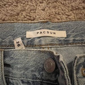 These are baggy jeans that fits super cute.